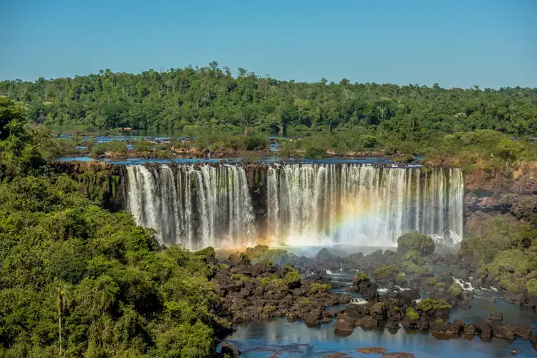 Turismo em Parques Nacionais Registra Crescimento Recorde de R$ 40 Bi no Brasil