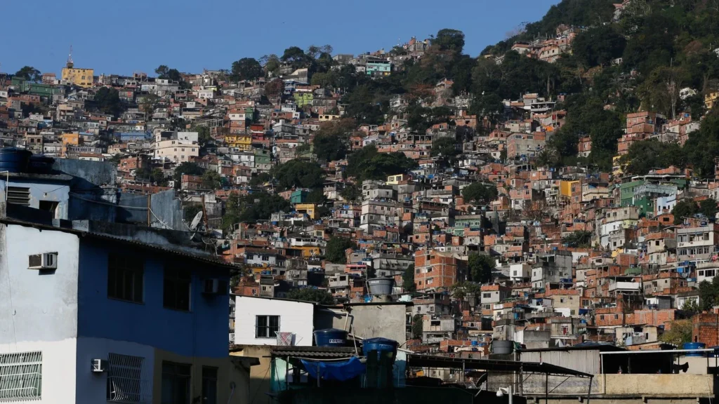 Rio de Janeiro lança rota de turismo em favelas com tema Copa do Mundo Rio de Janeiro lança rota de turismo em favelas com tema Copa do Mundo