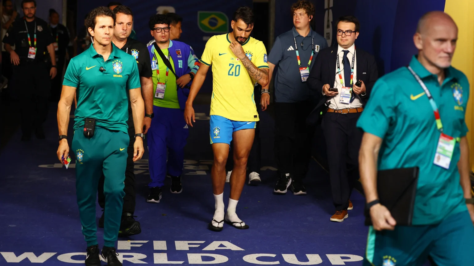 Lucas Paquetá Fora das Oitavas da Copa do Mundo por Lesão na Coxa Lucas Paquetá Fora das Oitavas da Copa do Mundo por Lesão na Coxa