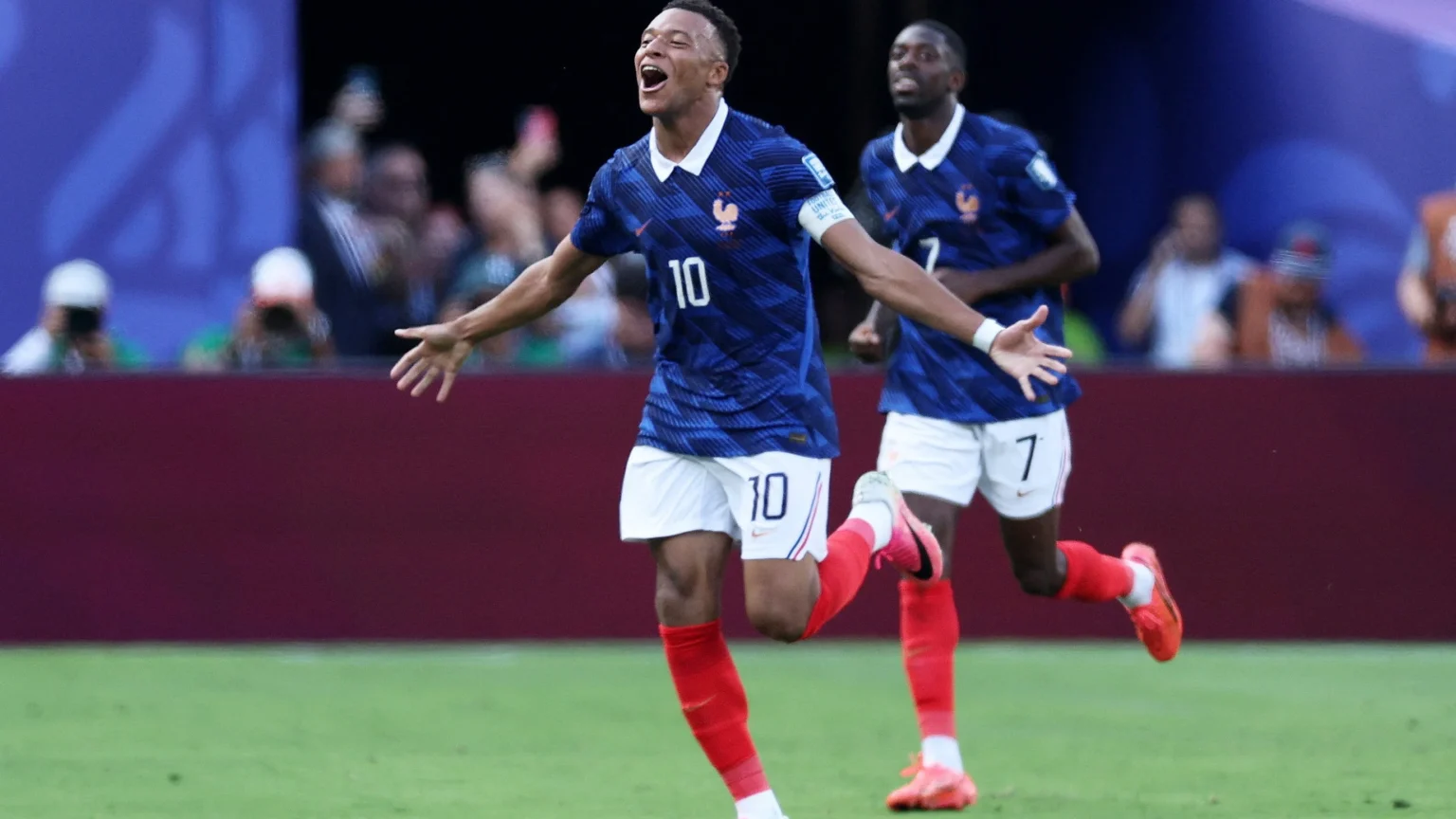 Mbappé se torna o maior artilheiro em mata-mata da Copa e supera ídolos brasileiros