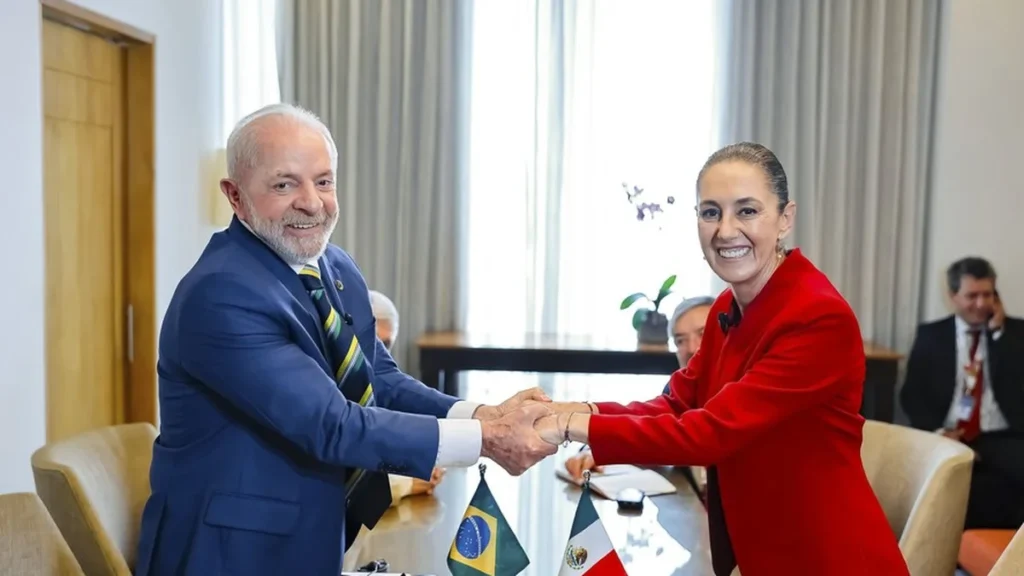 Lula compara protestos no México com atos de 2013 no Brasil e sugere interferência externa Lula compara protestos no México com atos de 2013 no Brasil e sugere interferência externa