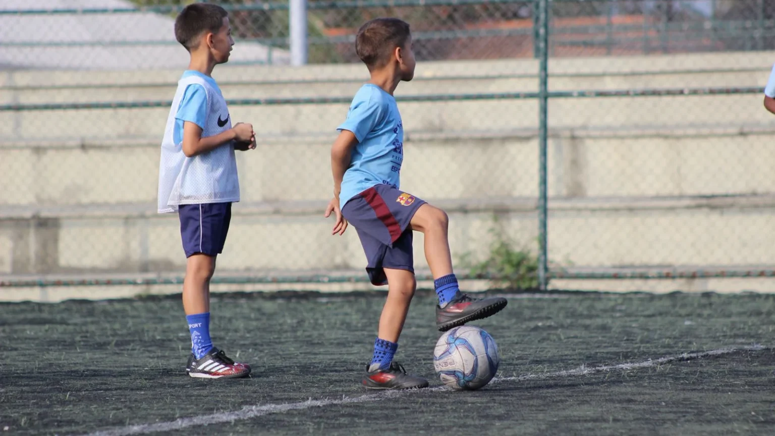 Desafio de Embaixadinhas na Vila Olímpica de Ramos Busca Quebrar Recorde Mundial Desafio de Embaixadinhas na Vila Olímpica de Ramos Busca Quebrar Recorde Mundial