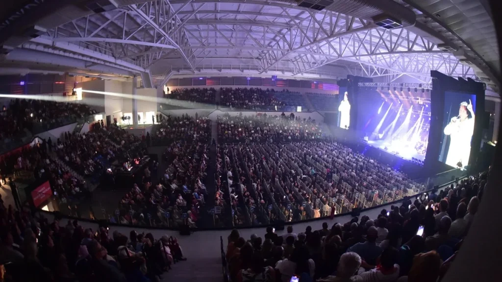 Arena Niterói estreia com show inesquecível de Roberto Carlos e marca nova era cultural