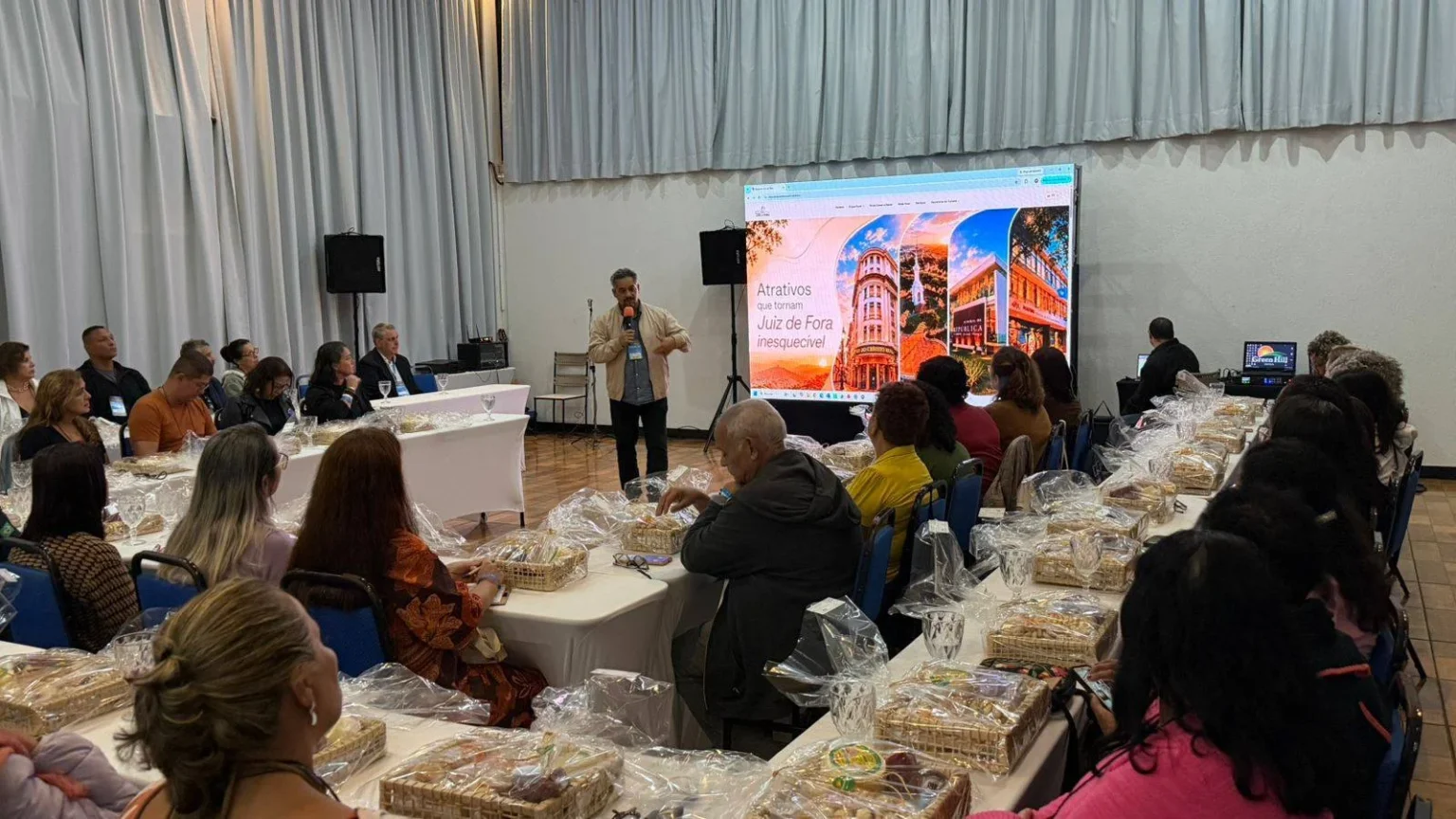 Juiz de Fora recebe grupo de guias e agentes de turismo do Rio de Janeiro Juiz de Fora recebe grupo de guias e agentes de turismo do Rio de Janeiro