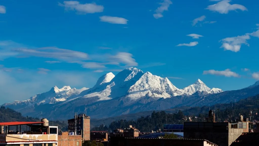 Escalar o Huascarán: Por que o perigo cresce para alpinistas no pico mais alto do Peru