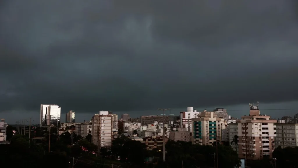Ciclone-bomba: saiba como o fenômeno pode causar tempestades e tornados no RS Ciclone-bomba: saiba como o fenômeno pode causar tempestades e tornados no RS